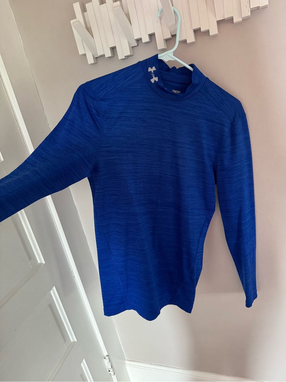 Under Armour Men’s Royal Blue Long-Sleeve Performance Top